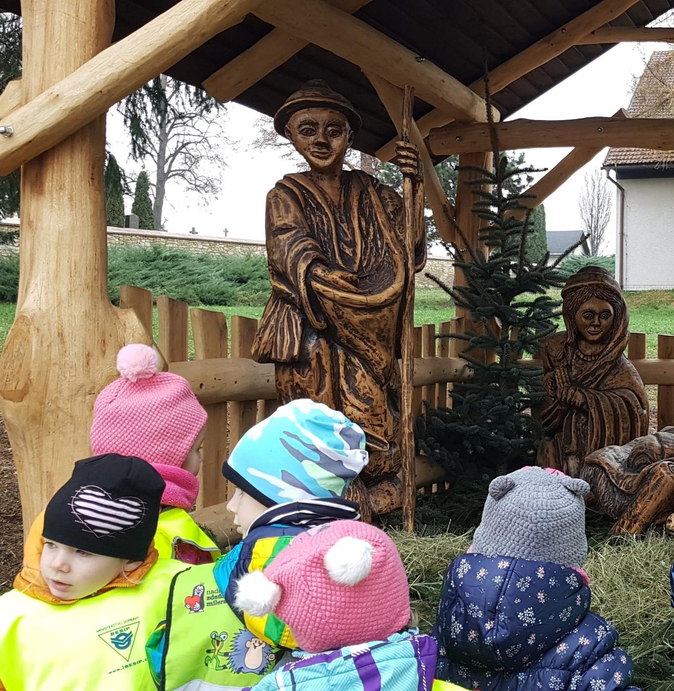 Broučci: "čertoviny", vycházka k Betlému, výroba sněhuláčka - 9