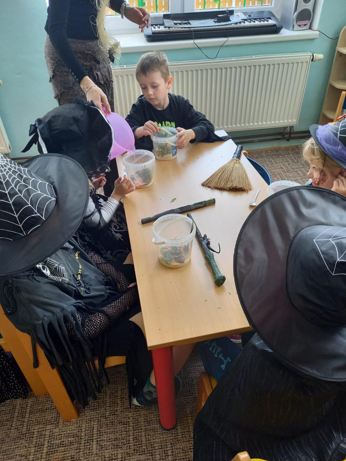 Čarodějnický rej v MŠ :-) - 6