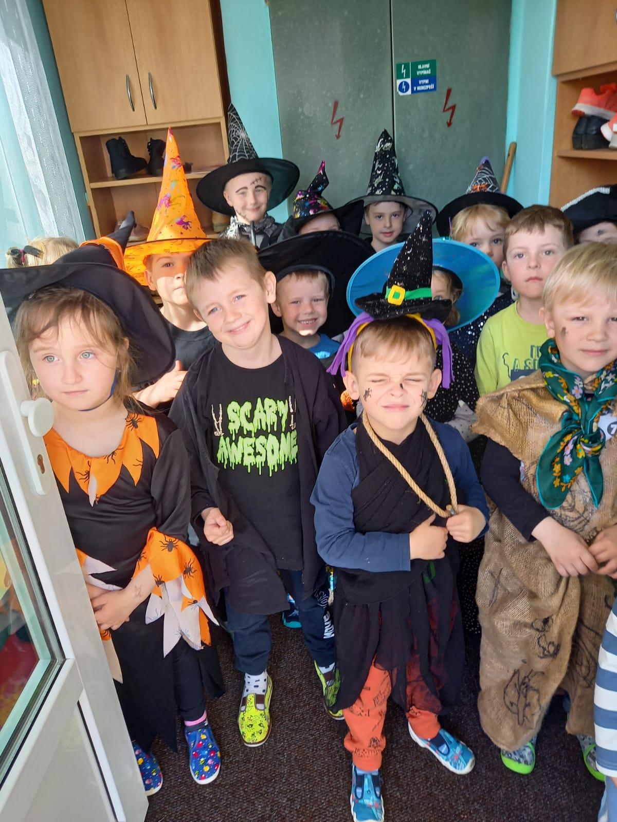 Čarodějnický rej v MŠ :-) - 16