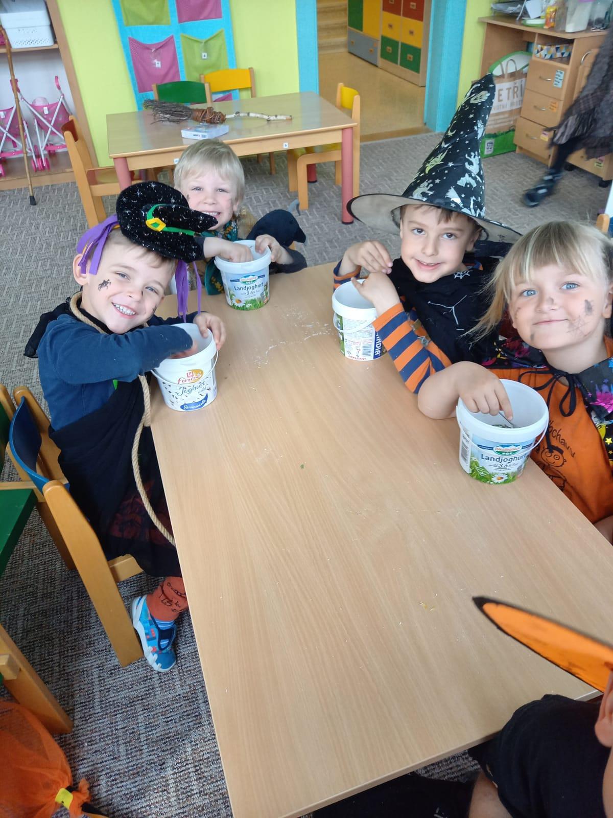 Čarodějnický rej v MŠ :-) - 25