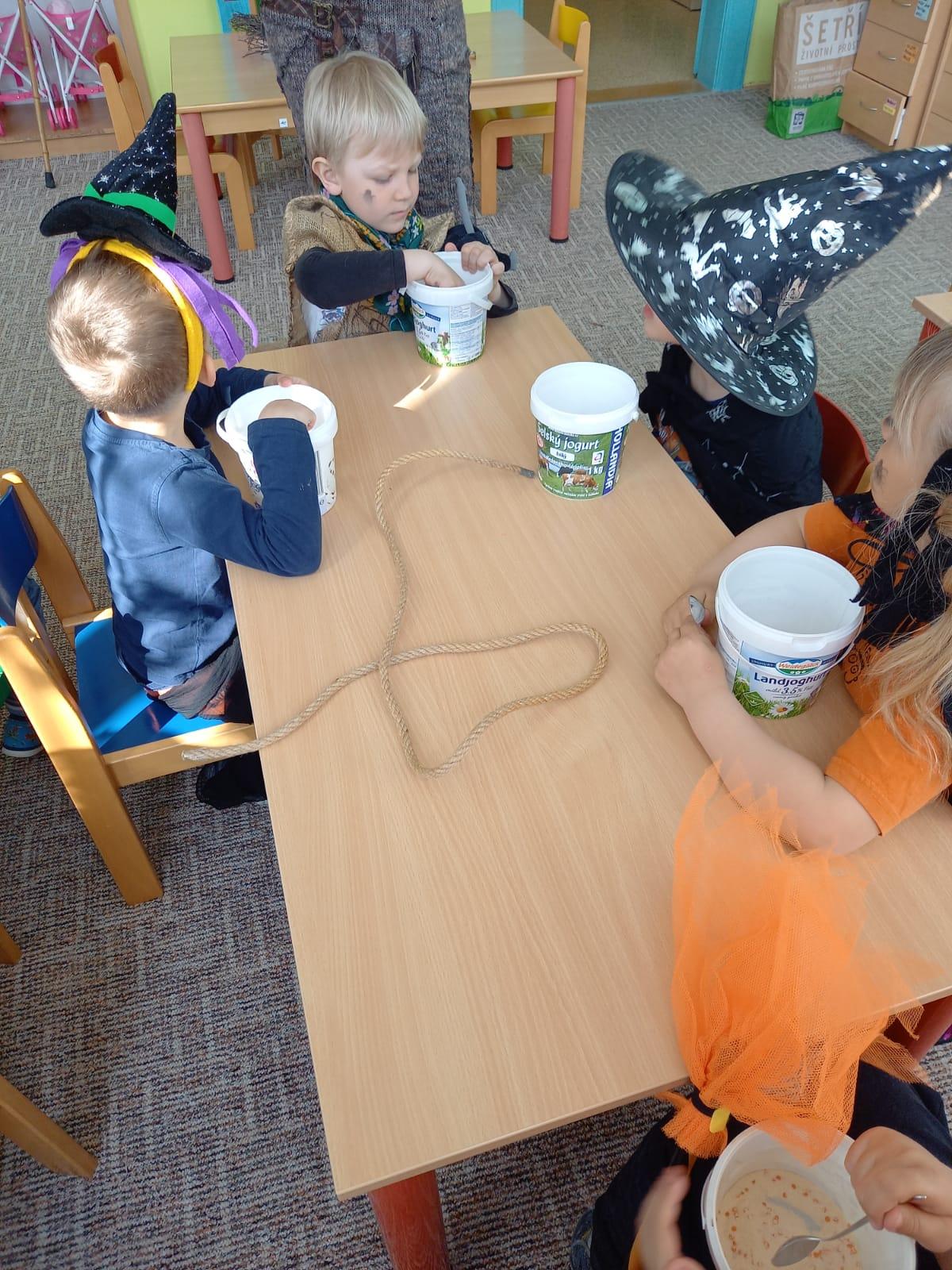 Čarodějnický rej v MŠ :-) - 31