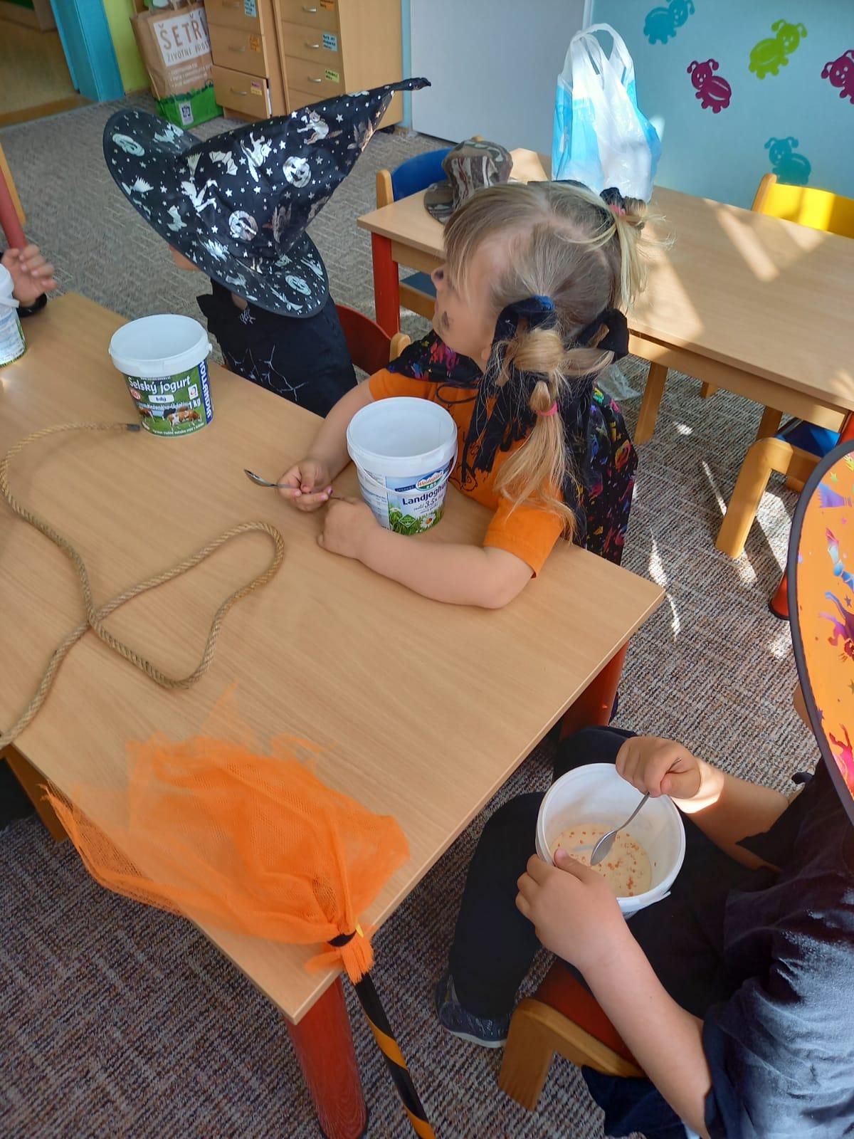 Čarodějnický rej v MŠ :-) - 32