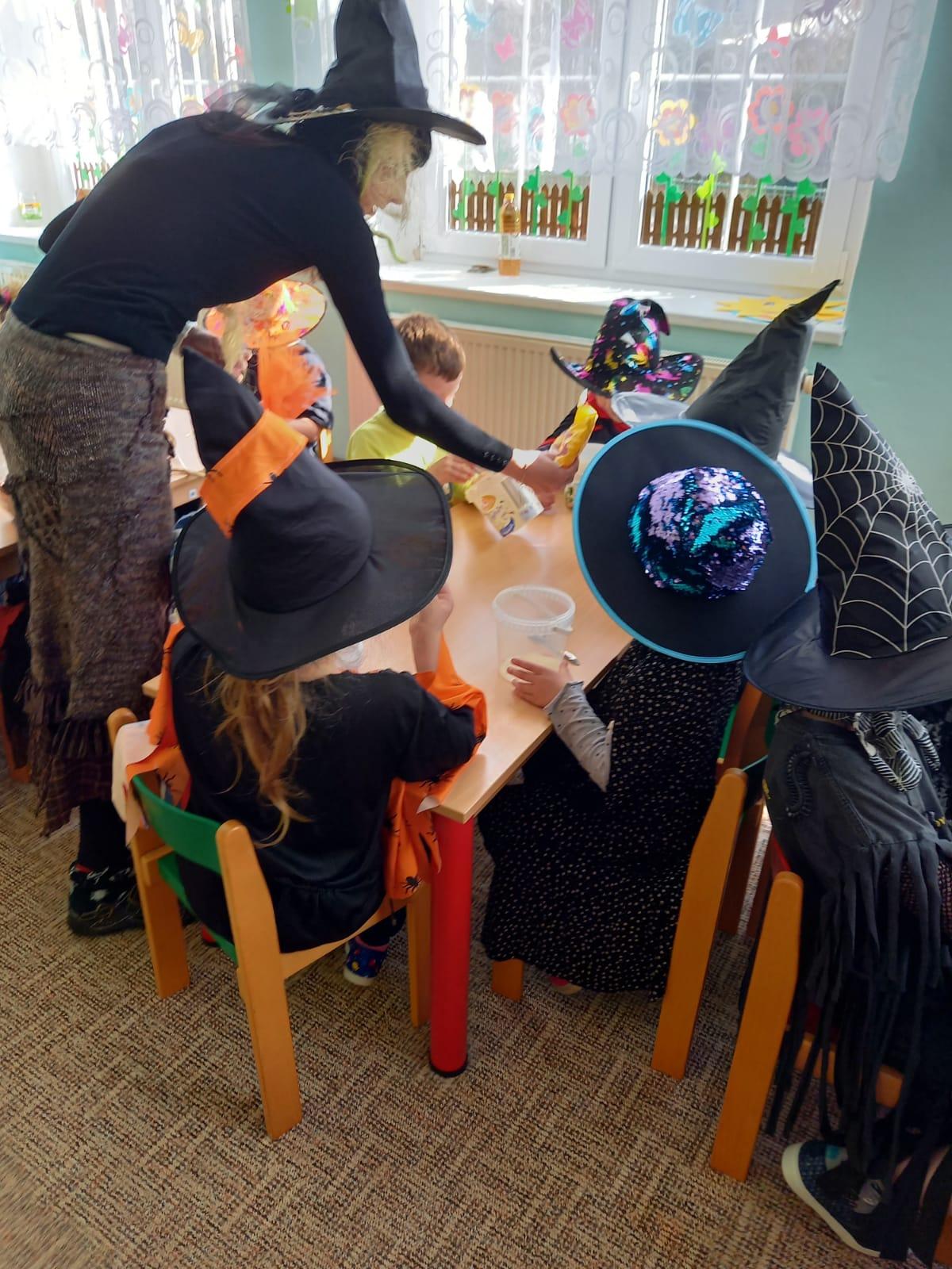Čarodějnický rej v MŠ :-) - 38