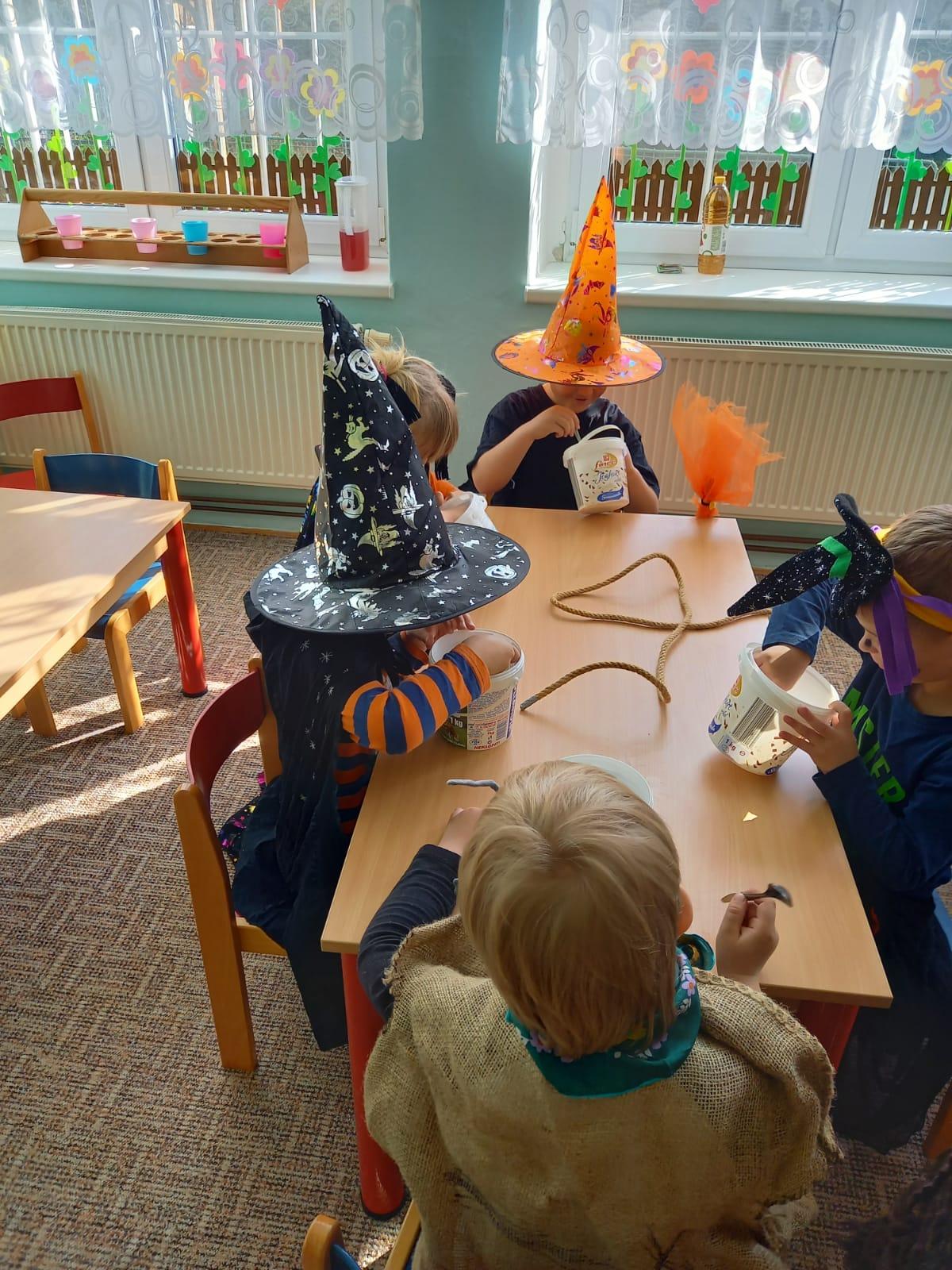 Čarodějnický rej v MŠ :-) - 39