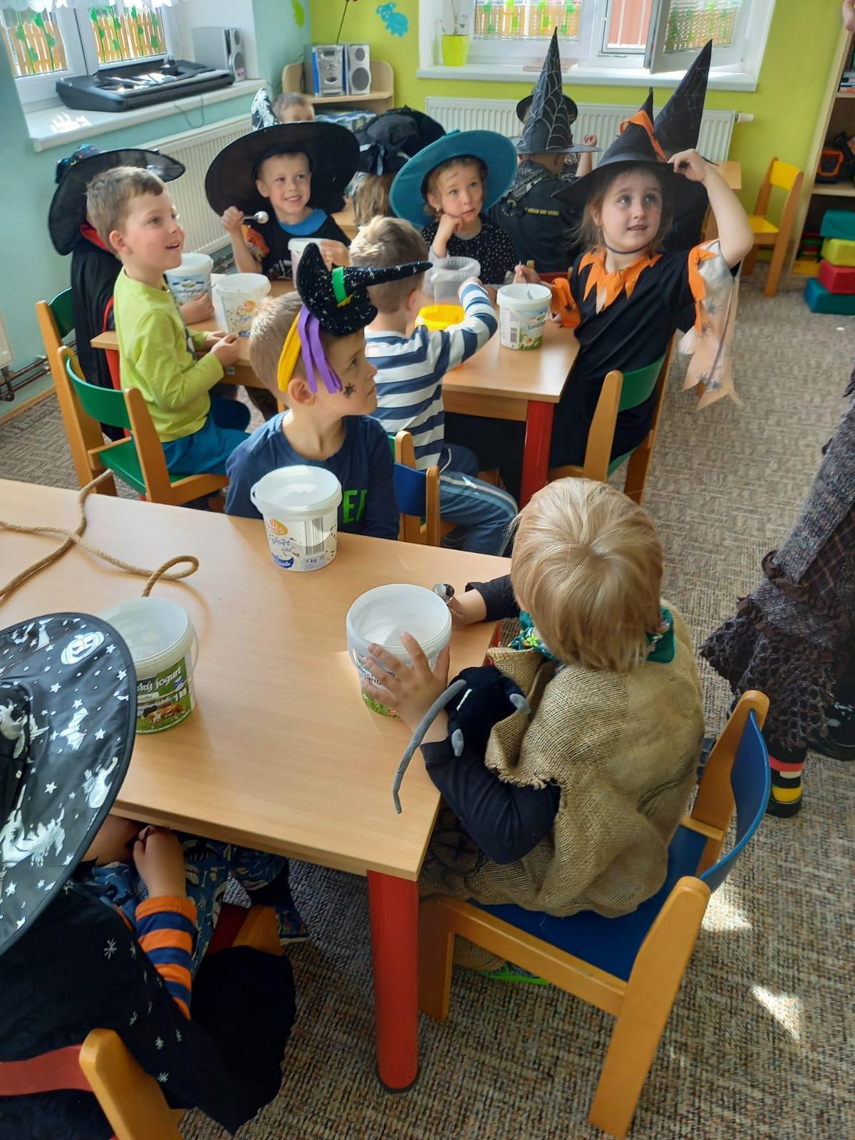 Čarodějnický rej v MŠ :-) - 40