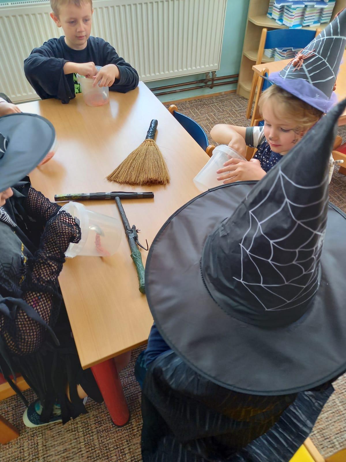 Čarodějnický rej v MŠ :-) - 41