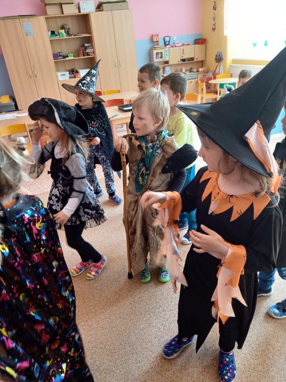 Čarodějnický rej v MŠ :-) - 45