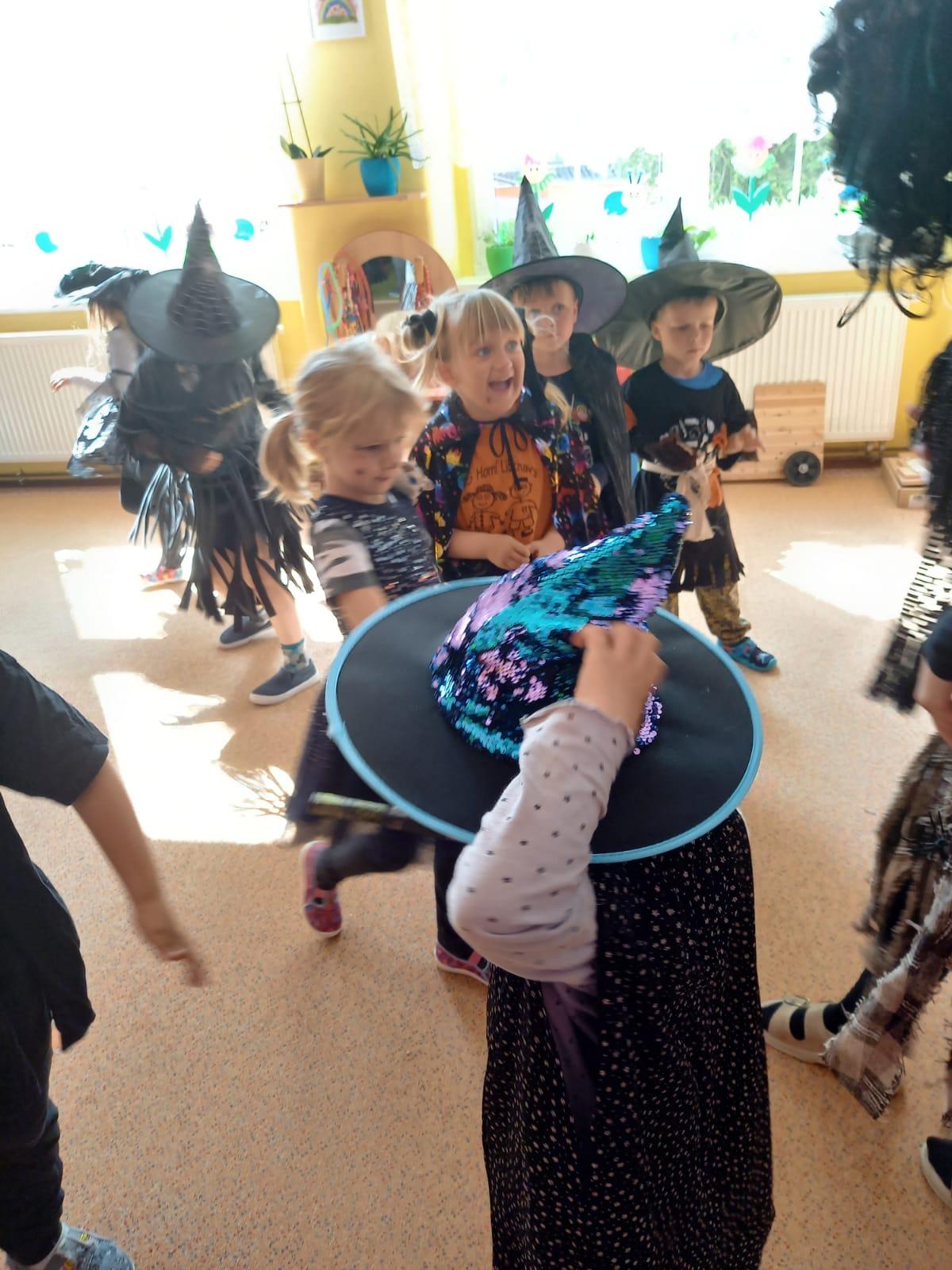 Čarodějnický rej v MŠ :-) - 47