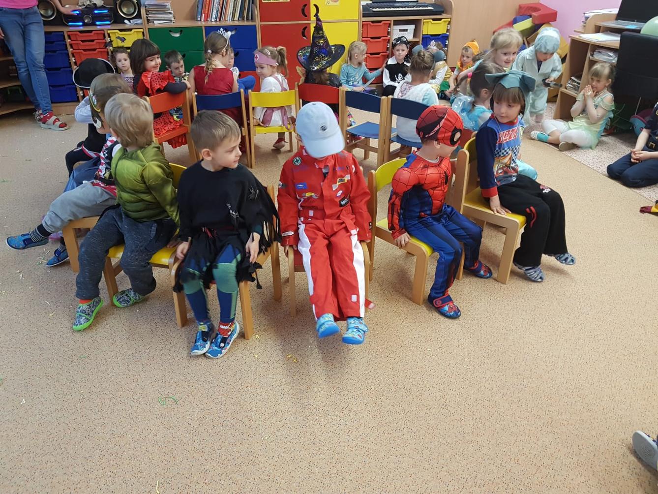 Karnevalové  dopoledne v MŠ :-) - 1