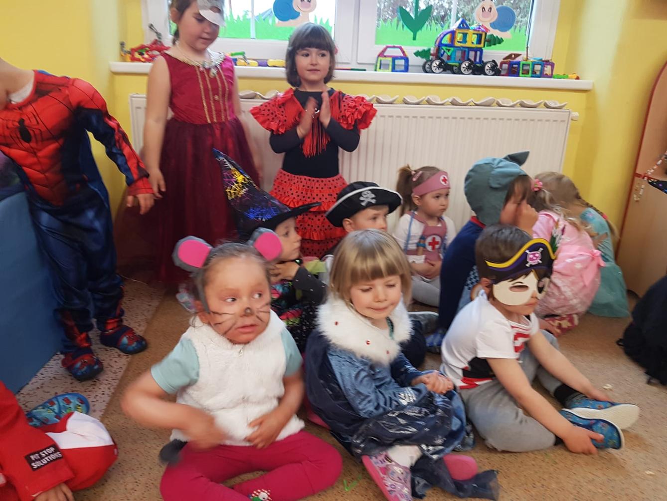 Karnevalové  dopoledne v MŠ :-) - 3