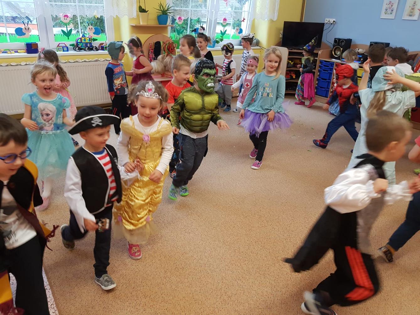 Karnevalové  dopoledne v MŠ :-) - 7