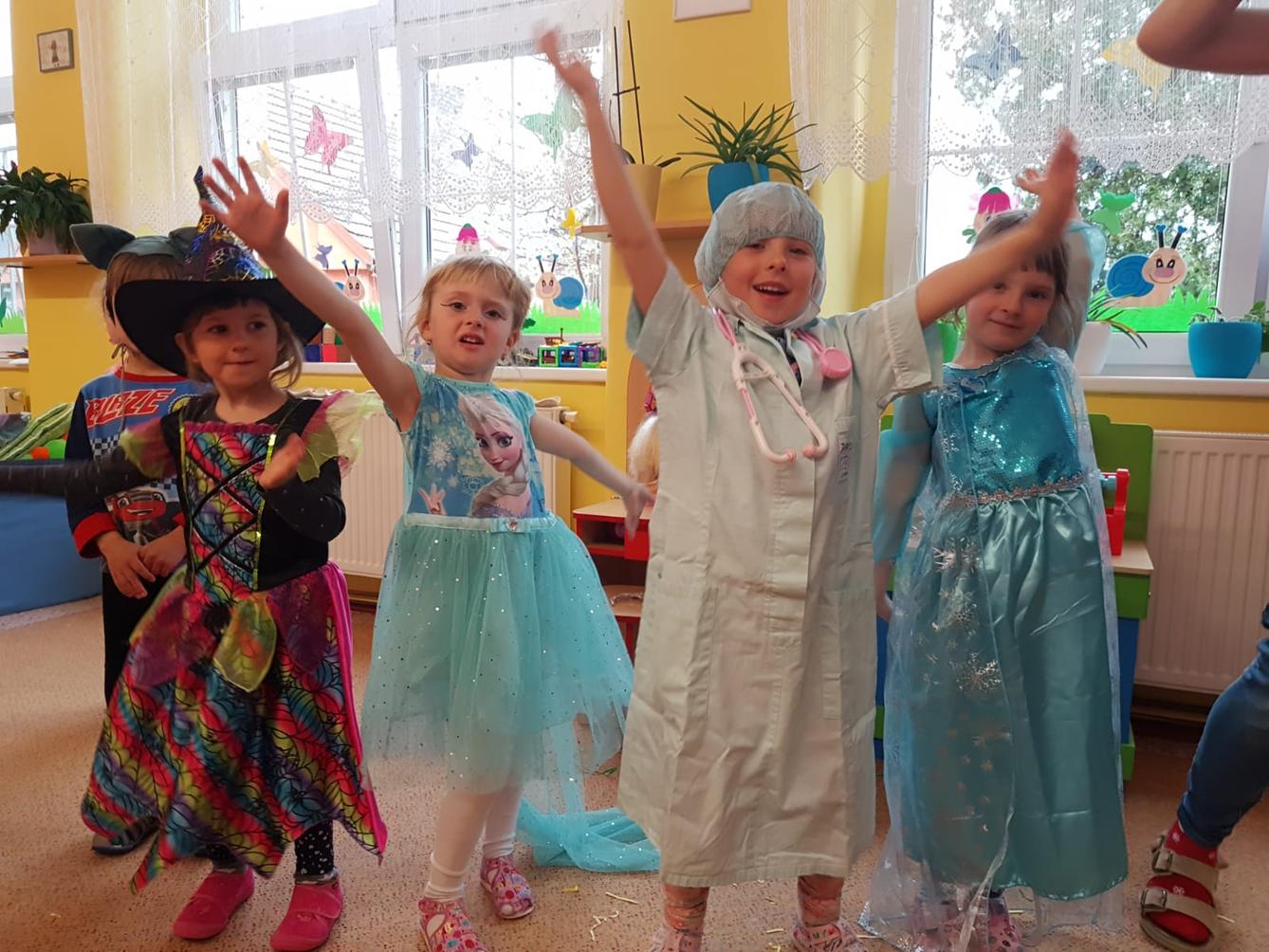 Karnevalové  dopoledne v MŠ :-) - 14