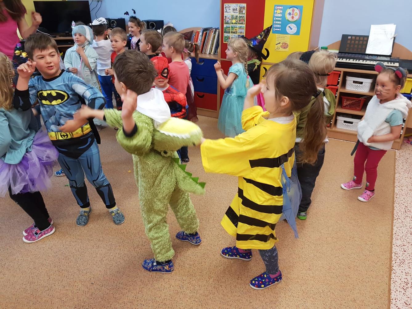 Karnevalové  dopoledne v MŠ :-) - 19
