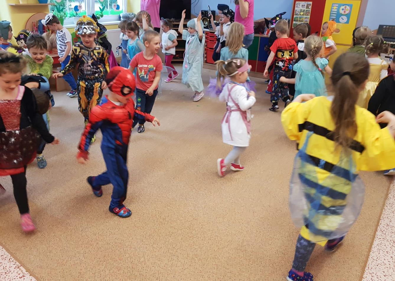 Karnevalové  dopoledne v MŠ :-) - 20