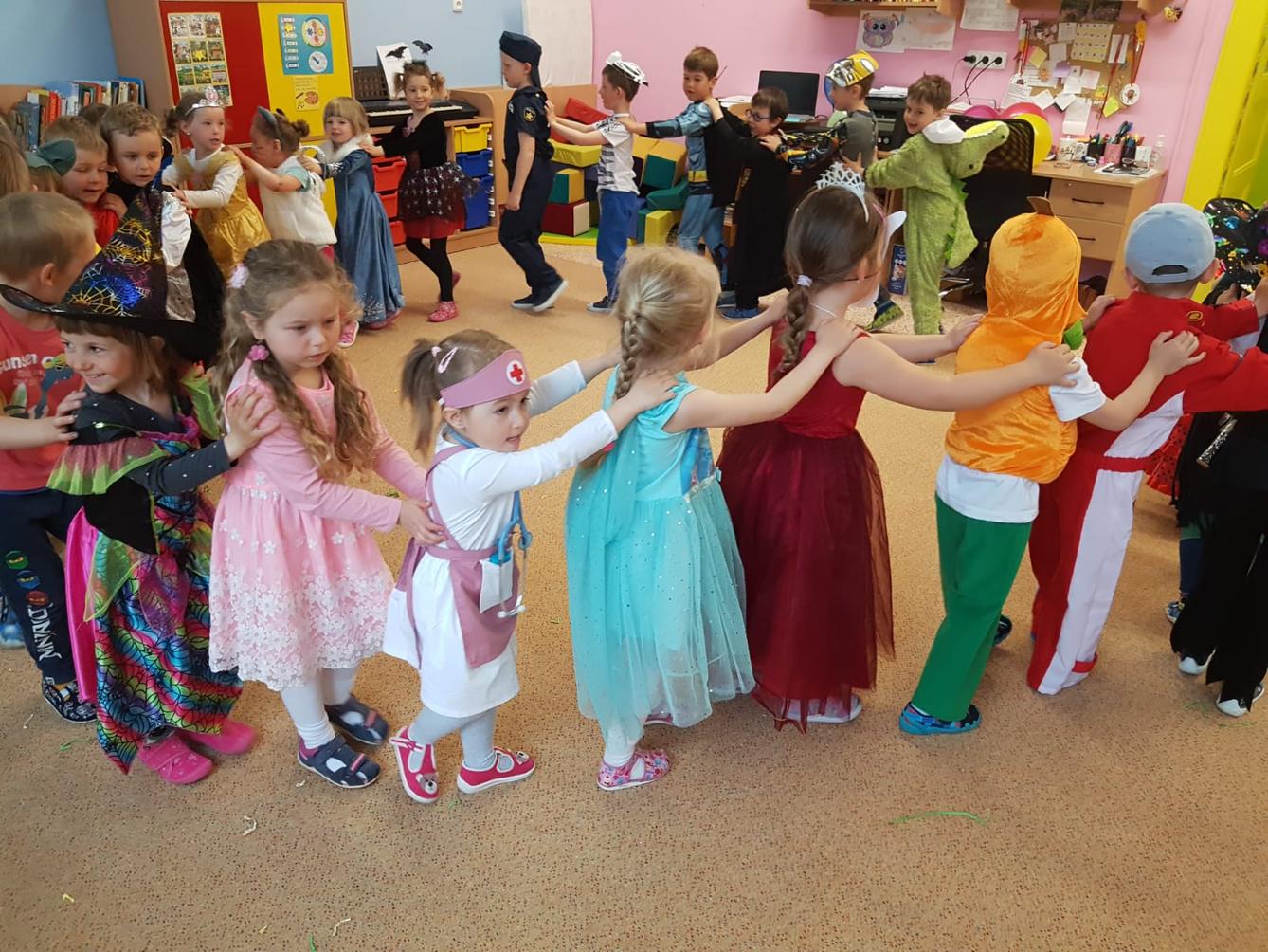 Karnevalové  dopoledne v MŠ :-) - 21