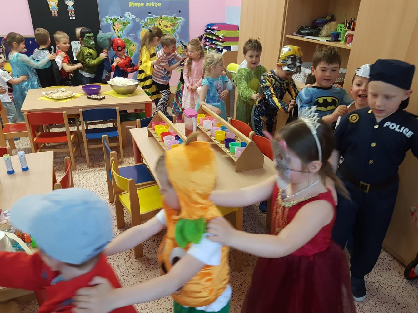 Karnevalové  dopoledne v MŠ :-) - 24