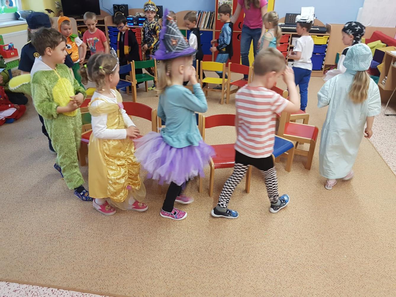 Karnevalové  dopoledne v MŠ :-) - 27