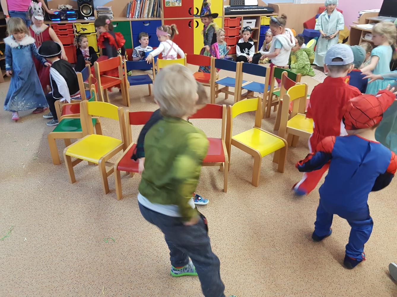 Karnevalové  dopoledne v MŠ :-) - 30