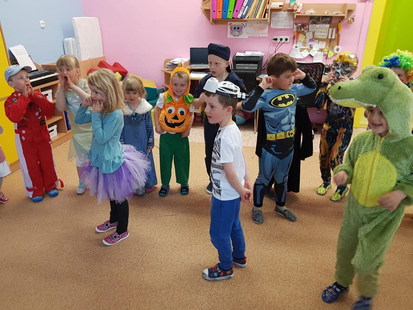 Karnevalové  dopoledne v MŠ :-) - 33
