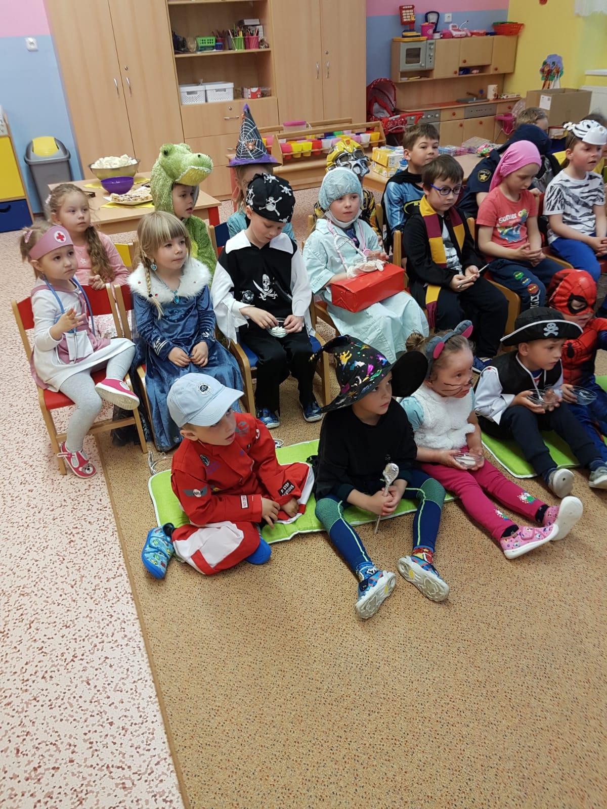 Karnevalové  dopoledne v MŠ :-) - 38
