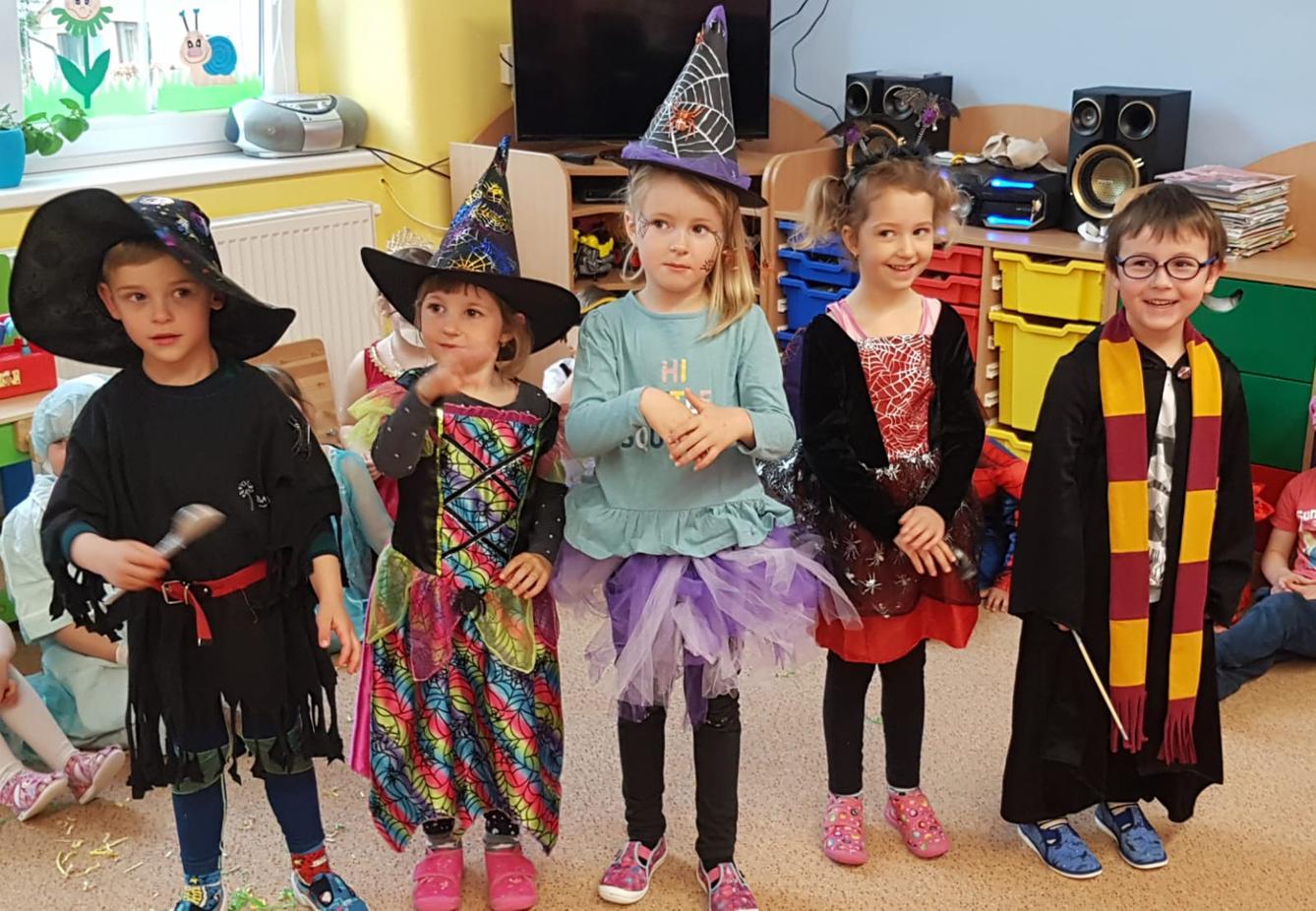 Karnevalové  dopoledne v MŠ :-) - 43