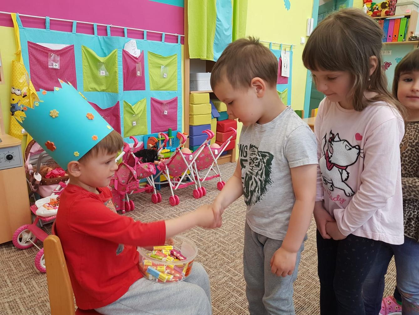 Broučci slaví: Martínek měl narozeniny - 8