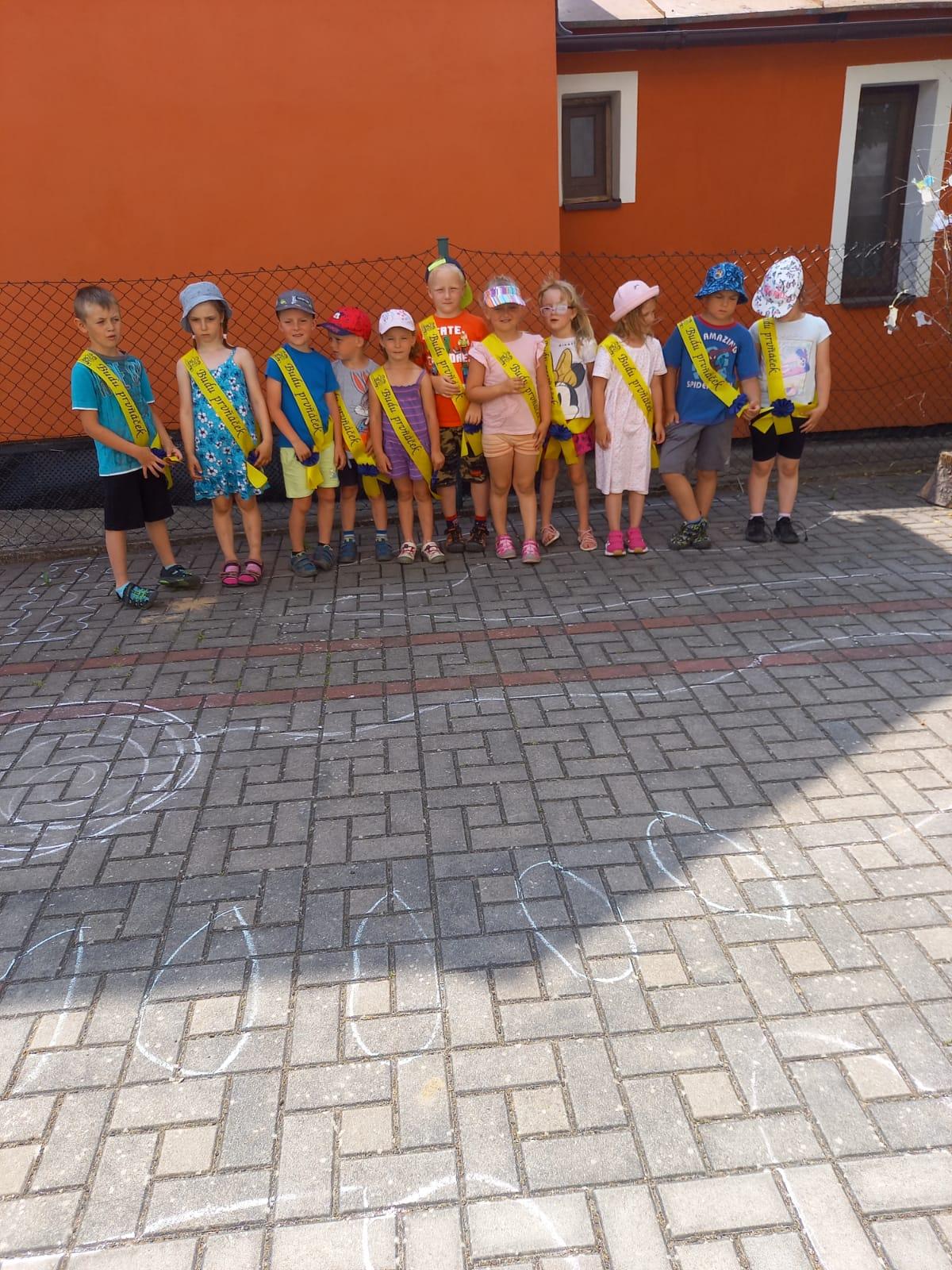 Pasování předškoláčků na prvňáčky a dopolední hry v ZŠ :-) - 2