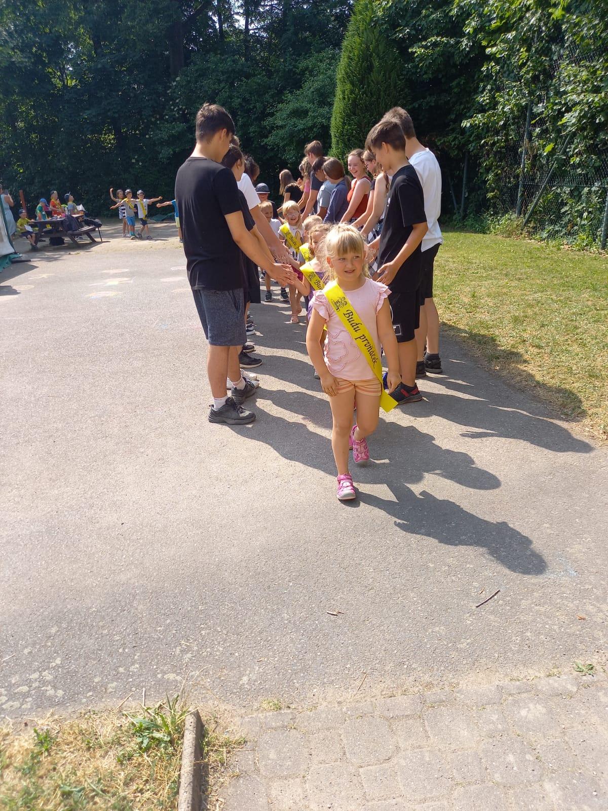 Pasování předškoláčků na prvňáčky a dopolední hry v ZŠ :-) - 13