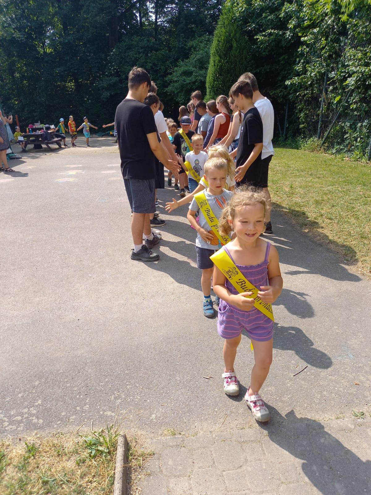 Pasování předškoláčků na prvňáčky a dopolední hry v ZŠ :-) - 17