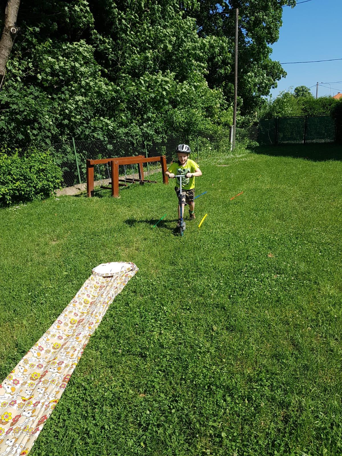 Broučci-autíčková školka, broučci+sovičky-kolojízda - 30