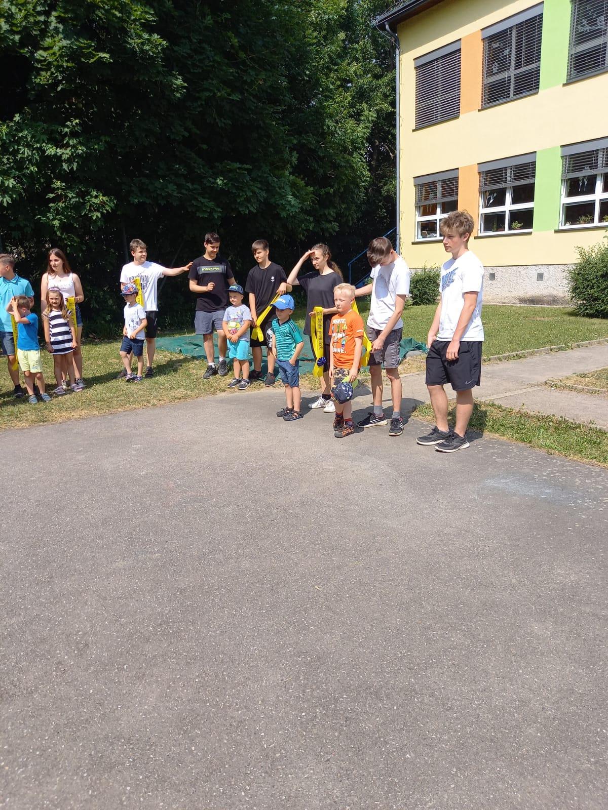 Pasování předškoláčků na prvňáčky a dopolední hry v ZŠ :-) - 36