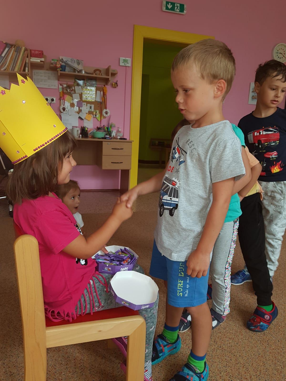 Slavíme: Julinka B. měla narozeniny :-) - 1