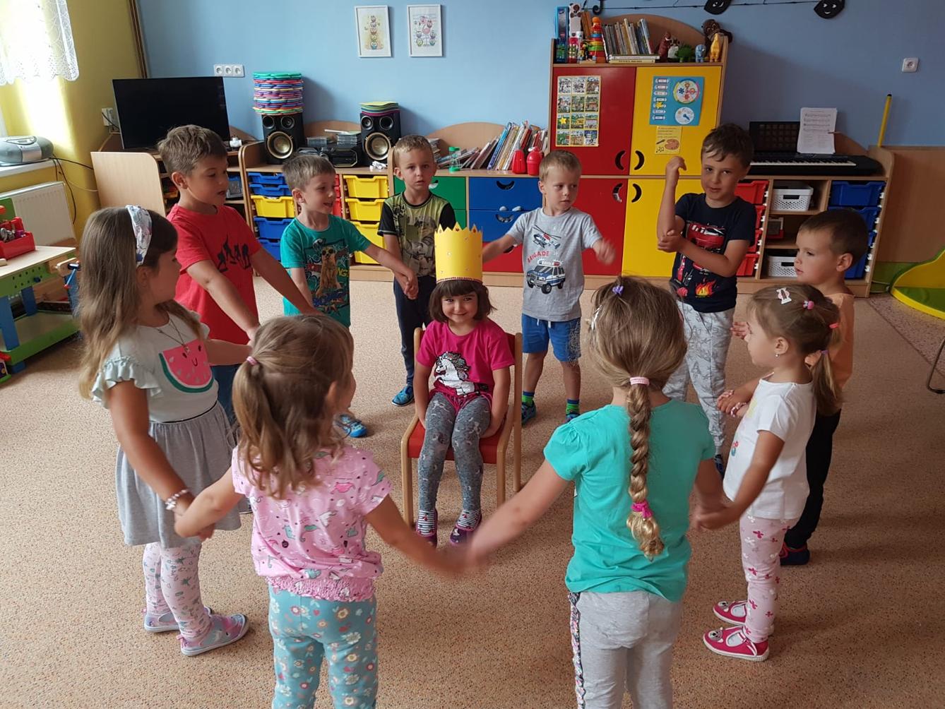 Slavíme: Julinka B. měla narozeniny :-) - 2