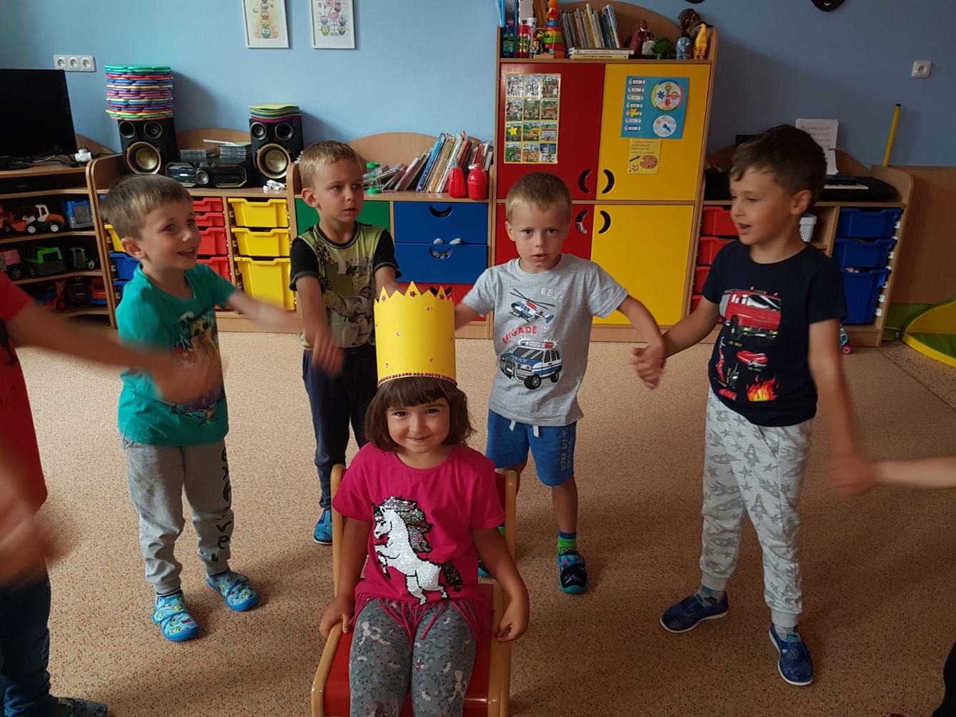 Slavíme: Julinka B. měla narozeniny :-) - 4