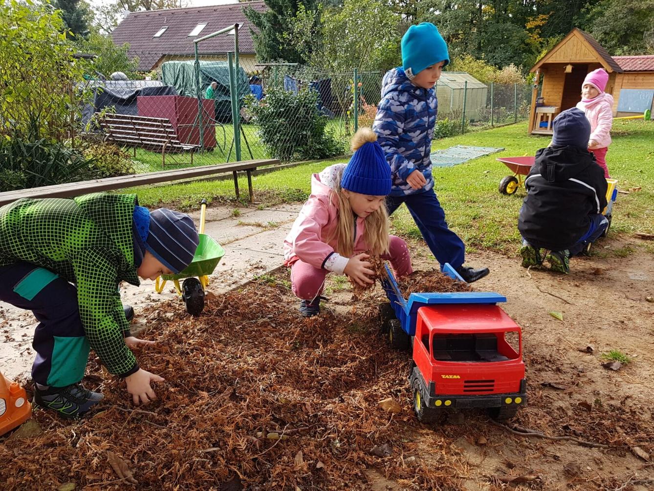 "Barevný svět kolem nás III." - podzim ve školce i na zahradě :-) - 17