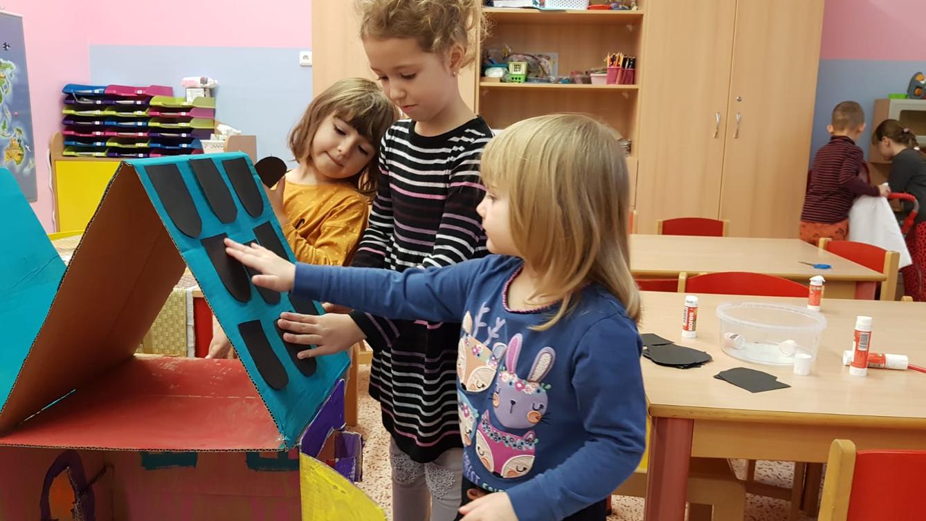 Broučci: vyrábíme domeček pro panenky :) - 6