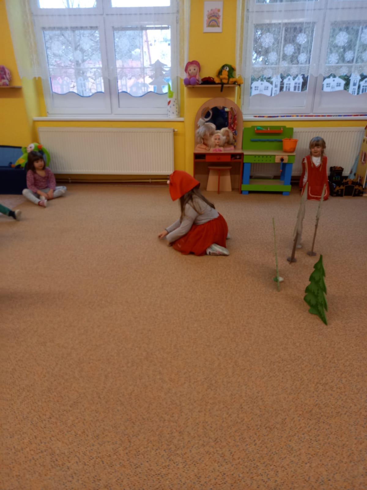 Dramatizace pohádky: "ČERVENÁ KARKULKA" :-) - 6