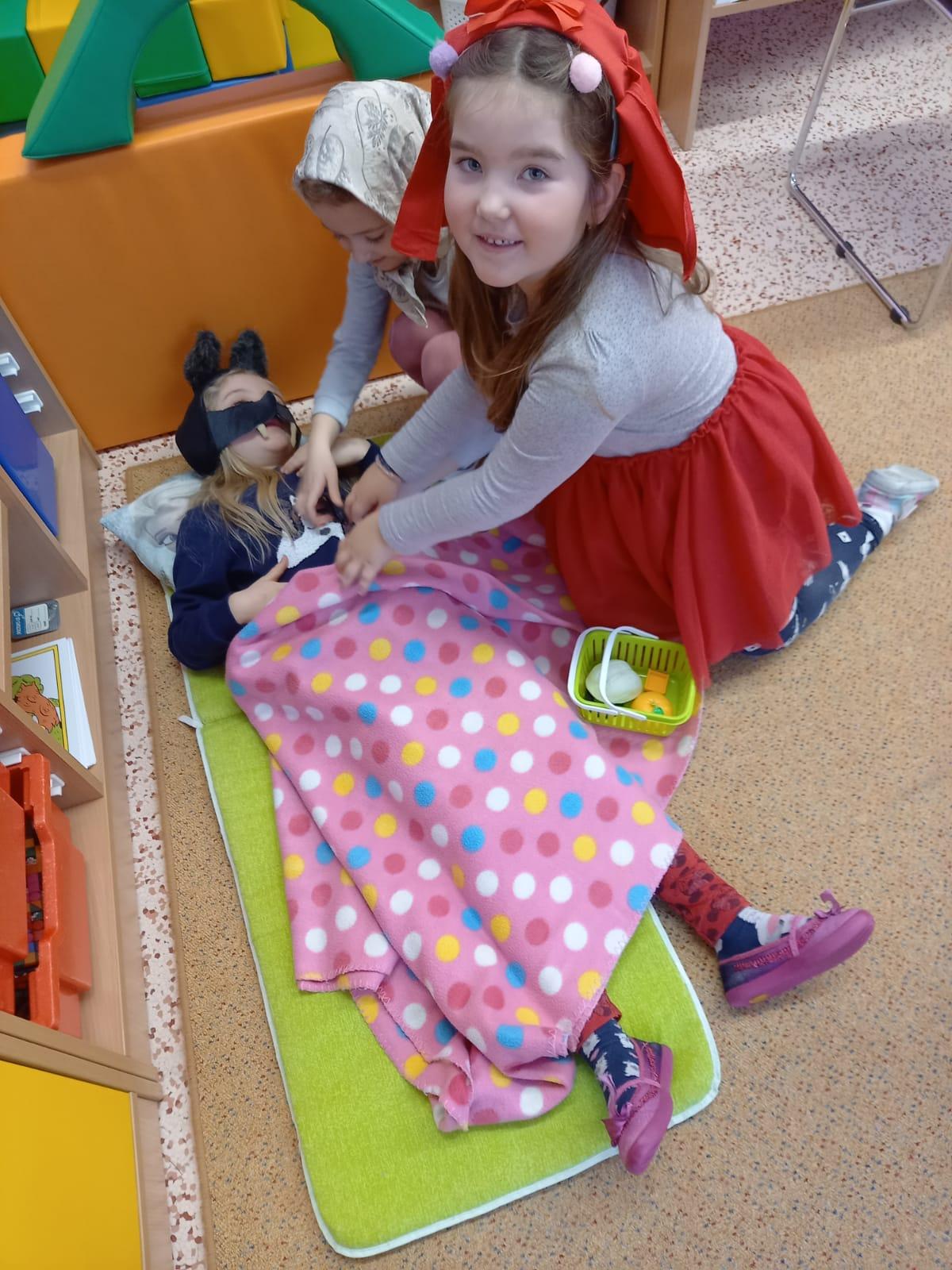 Dramatizace pohádky: "ČERVENÁ KARKULKA" :-) - 9