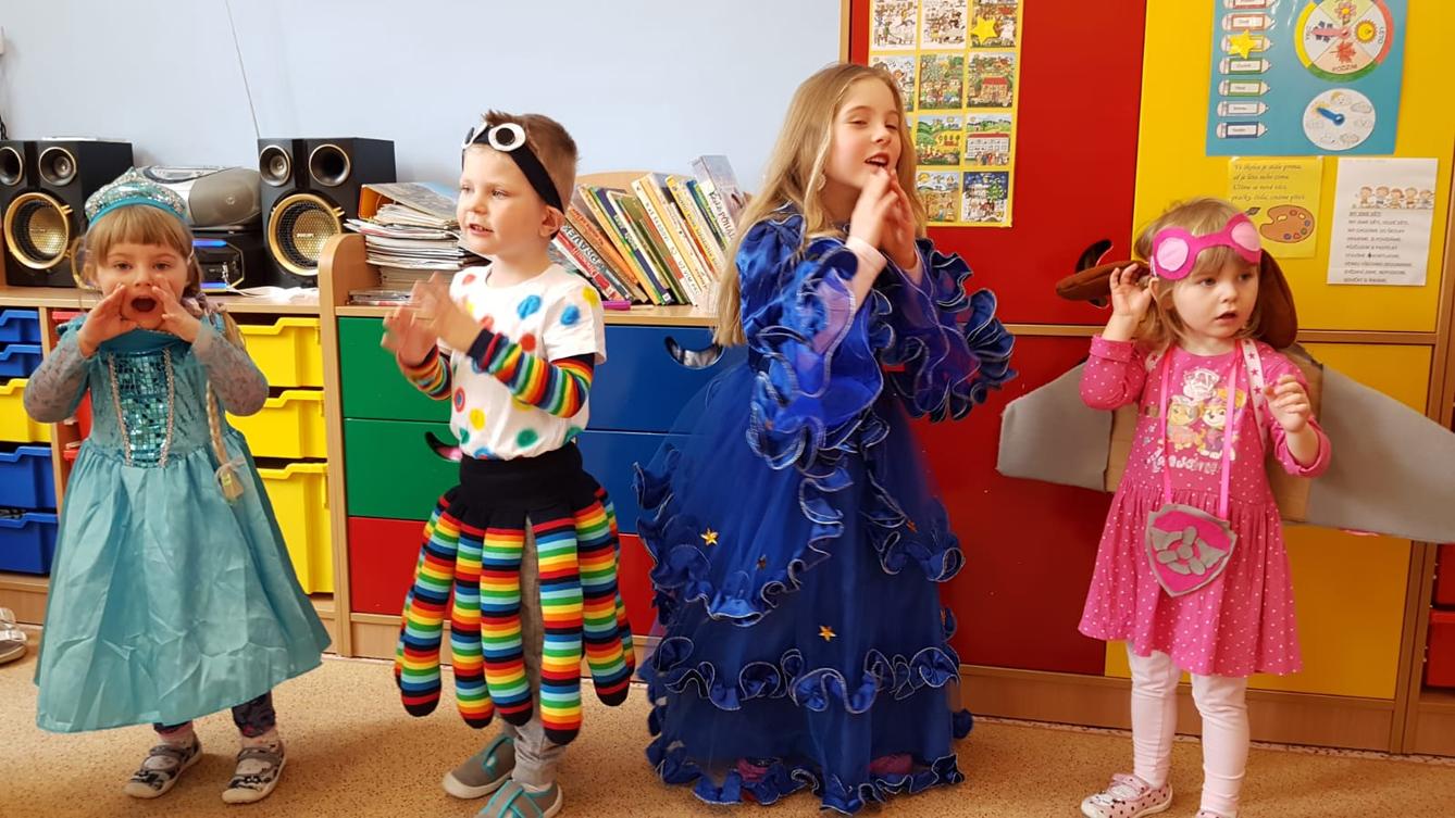 Přípravy na karneval a karnevalové dopoledne:-) - 8