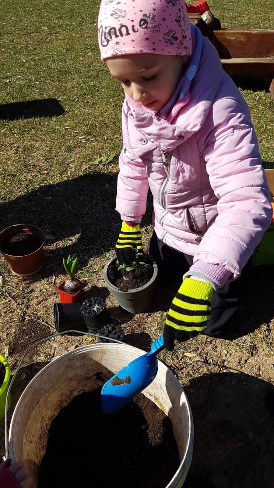 "Sázíme kytičky" :-) - 9