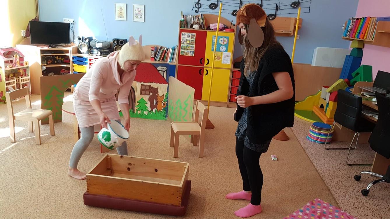 divadélko-Jak pejsek a kočička myli podlahu - 7