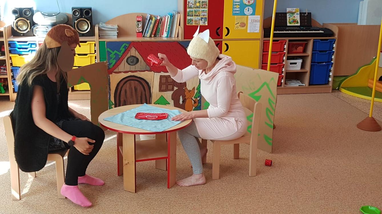 divadélko-Jak pejsek a kočička myli podlahu - 14