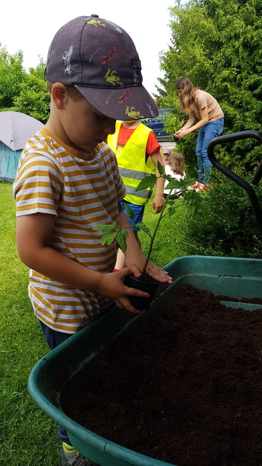 Tvořeníčko, tvoření: "Čím budu až vyrostu?"; zahradníci :-) - 1