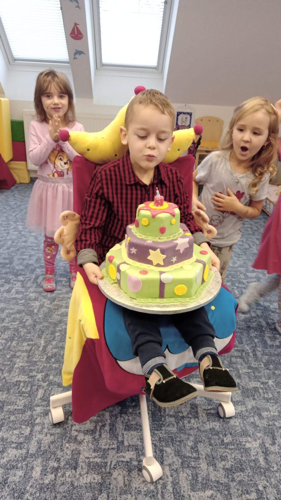 Páťa slaví narozeniny - 1