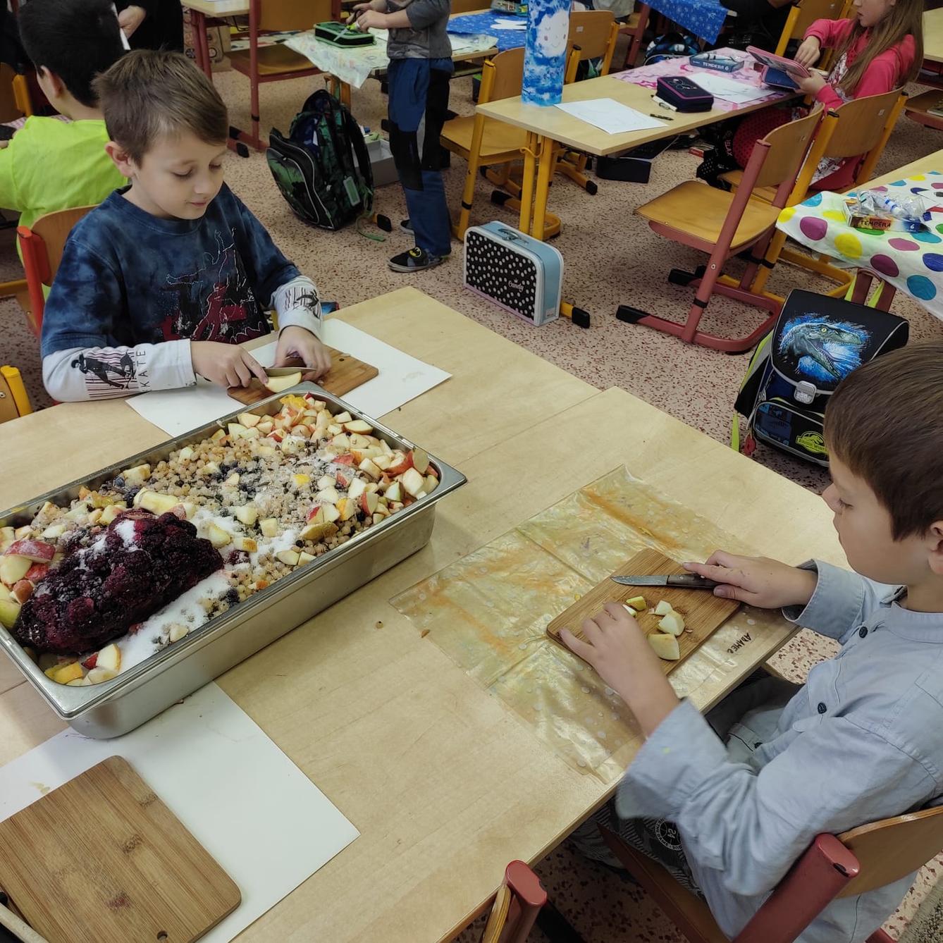 Druháčci tvořili výrobky na vánoční jarmark - 18