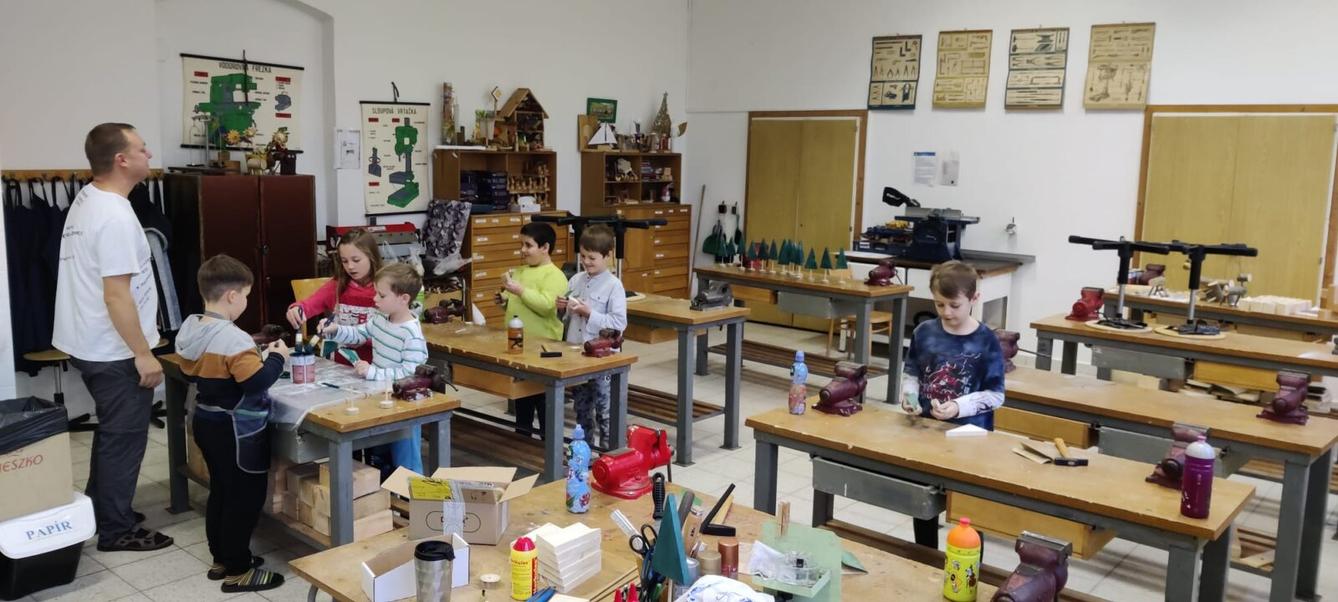 Druháčci tvořili výrobky na vánoční jarmark - 22