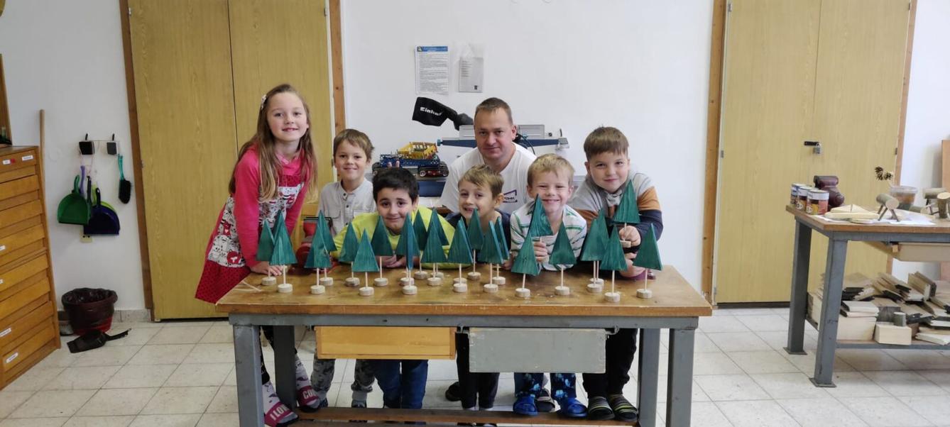 Druháčci tvořili výrobky na vánoční jarmark - 24