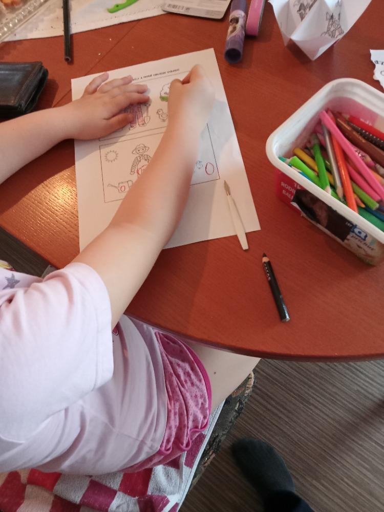 Distanční výuka v MŠ Kamarád (Ten dělá to a ten zas tohle:-)) - 29