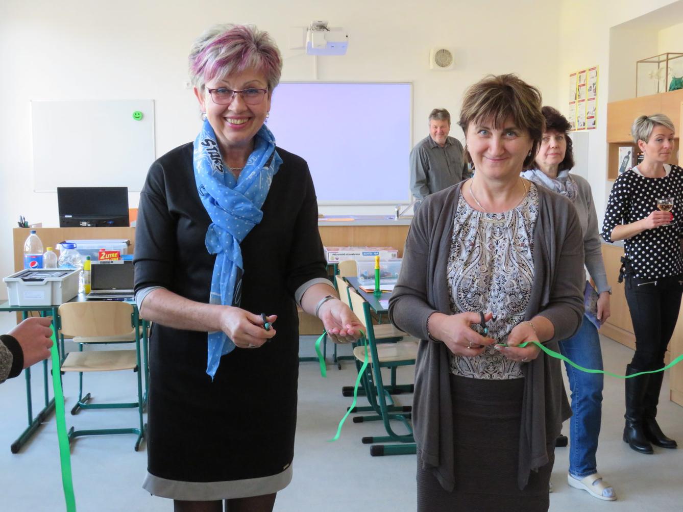 Slavnostní otevření modernizované učebny F, Ch, Př - 5