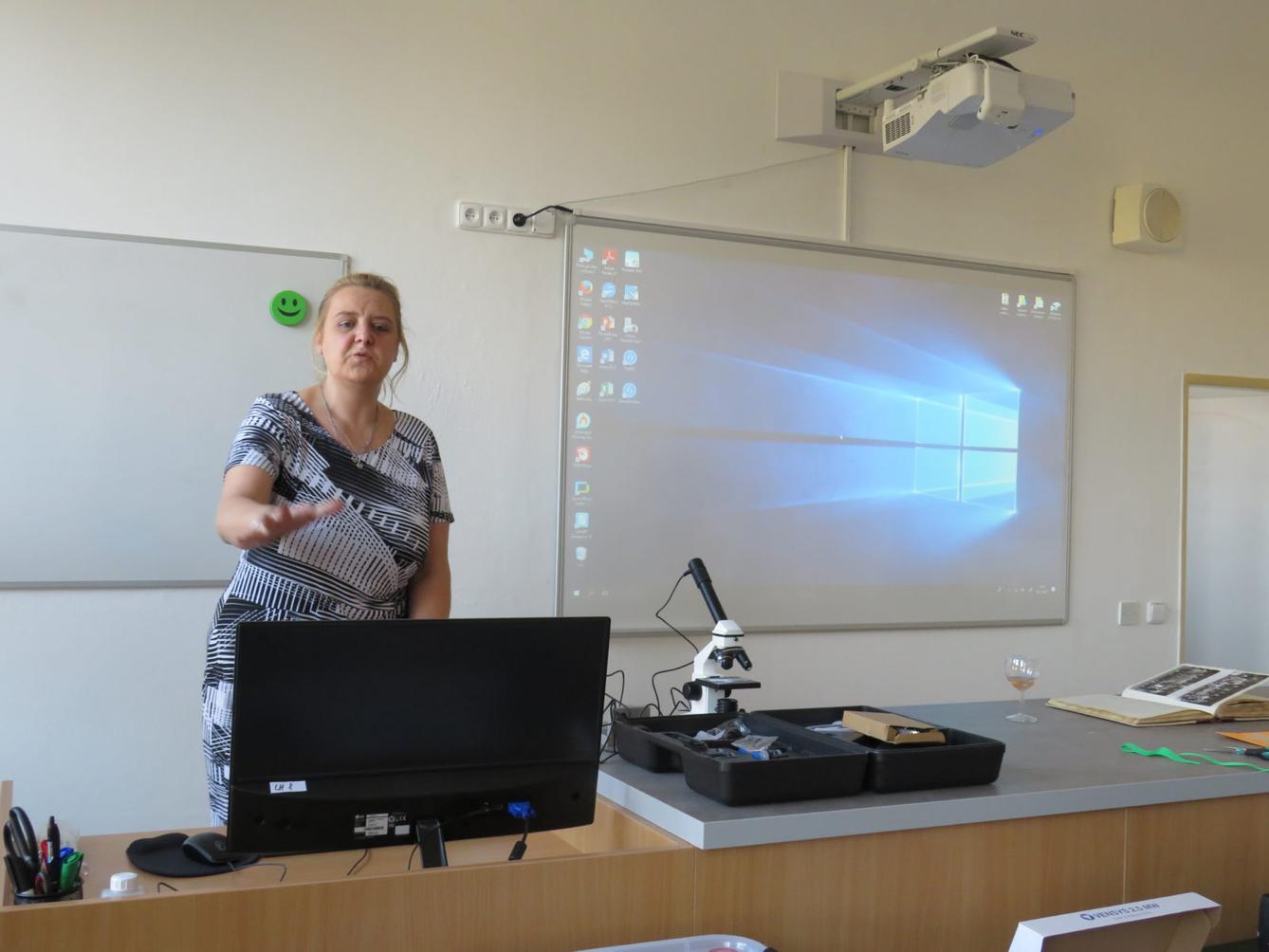 Slavnostní otevření modernizované učebny F, Ch, Př - 8